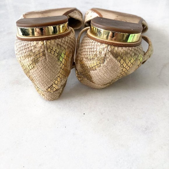 Michael Kors tan flat snake skin sandals (tan / beige / gold), ankle straps - Picture 6 of 7